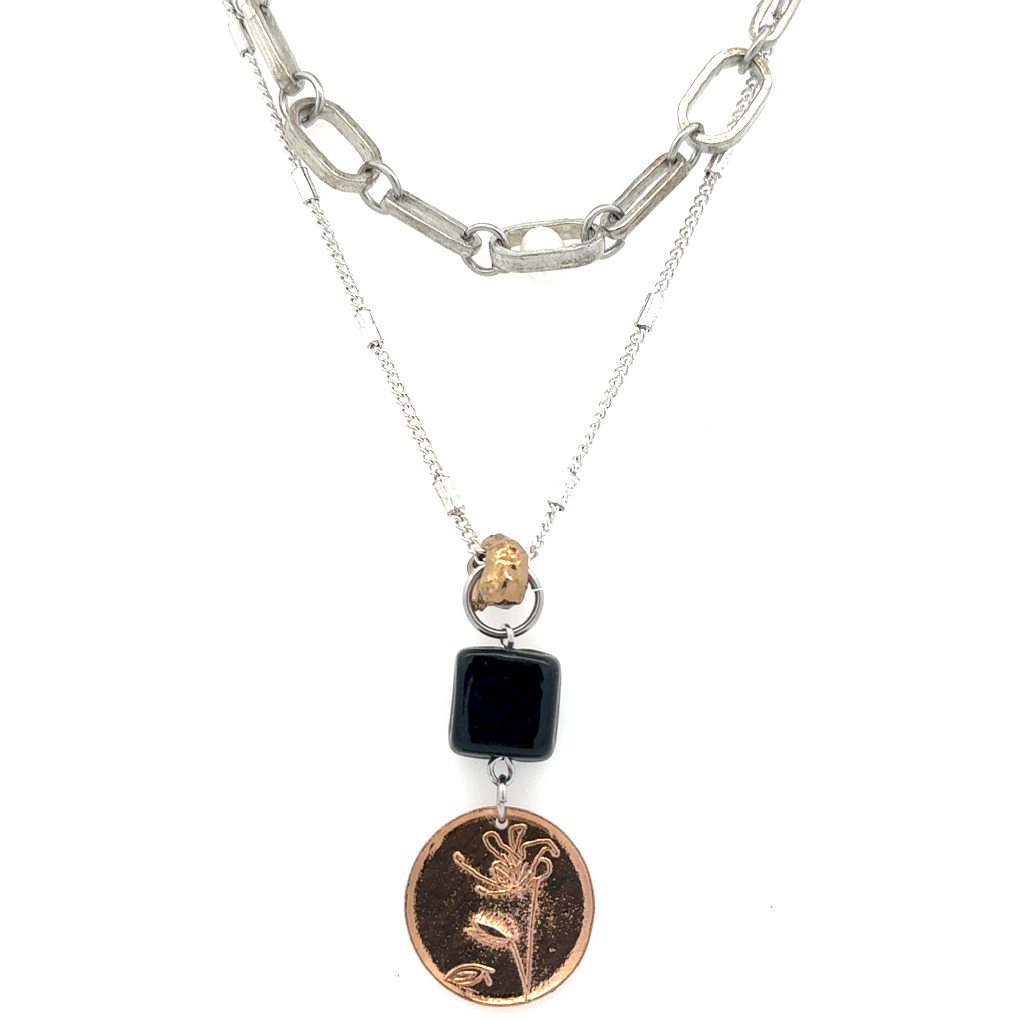 Collier en étain fini or finition bronze, verre et perle