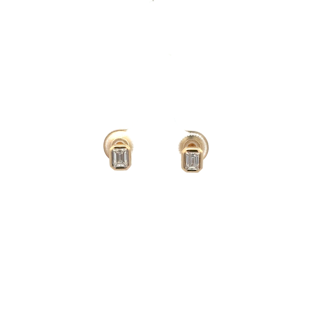 Boucles d’oreilles fixes en or jaune 10 carats avec 50 points de diamants de laboratoire au total
