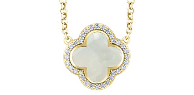 Collier de style Van Cleef, or jaune 10 carats, nacre de perle, 24 points de diamant total