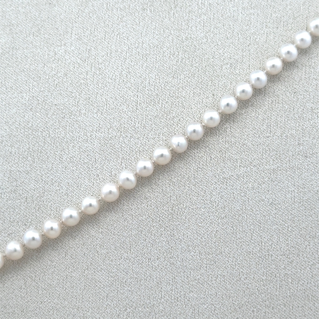 Bracelet or jaune 14 carats, perles d'eau douce 4.5-5 millimètres