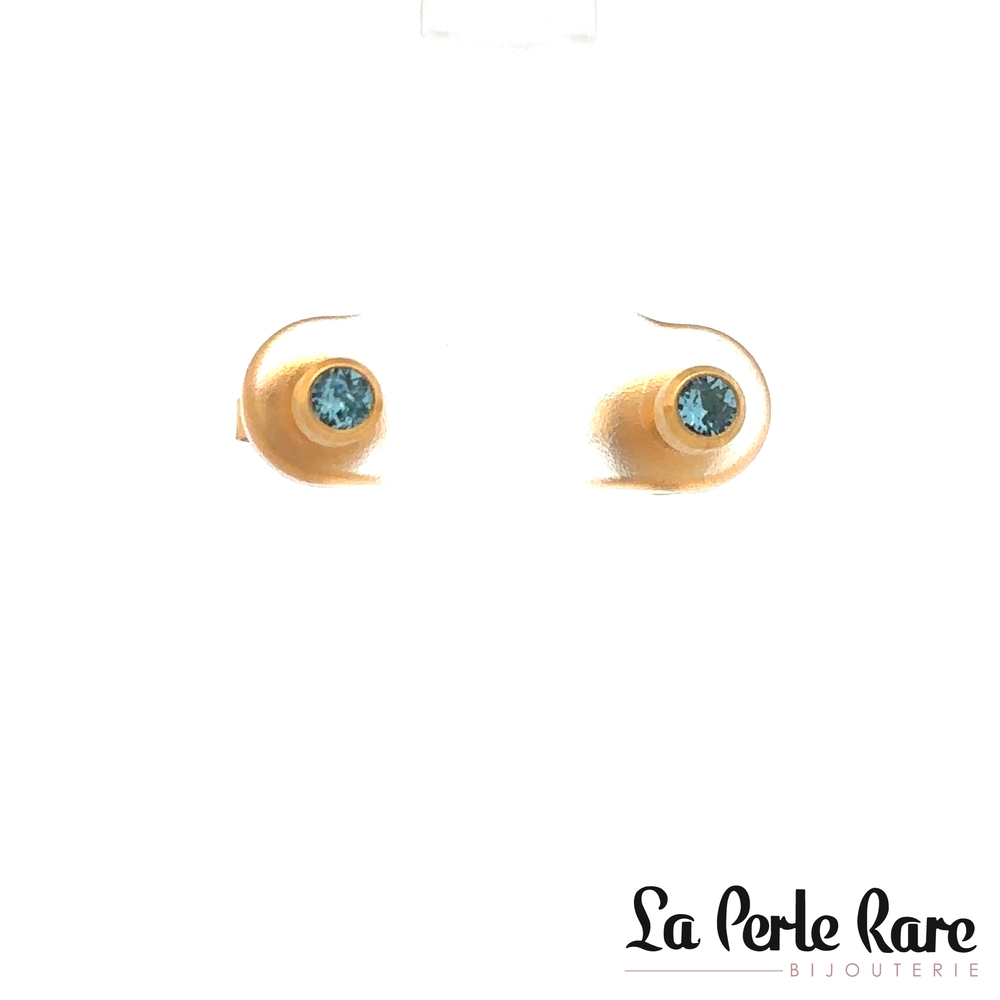 Boucles d'orilles fixes acier inoxyable doré, zircons bleus pâle - LPR-2729 - Exclusivités