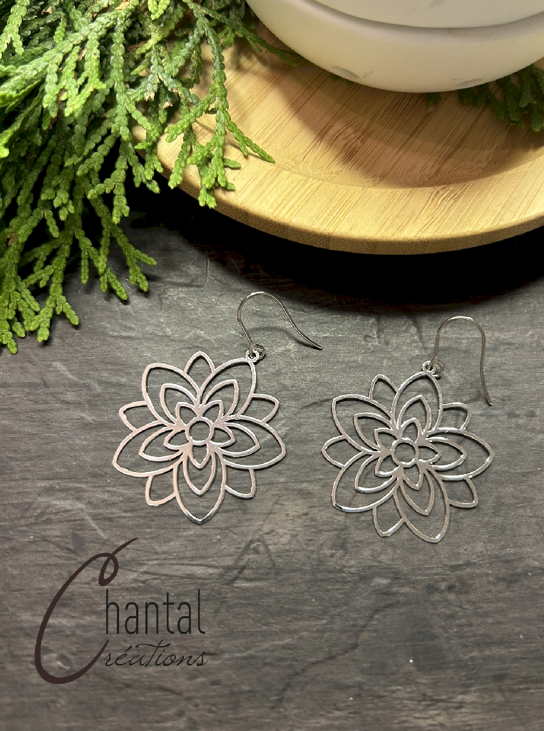 Boucles d'oreilles pendantes Pivoines argentées, acier inoxydable - 25-BO-45 - Création Chantal