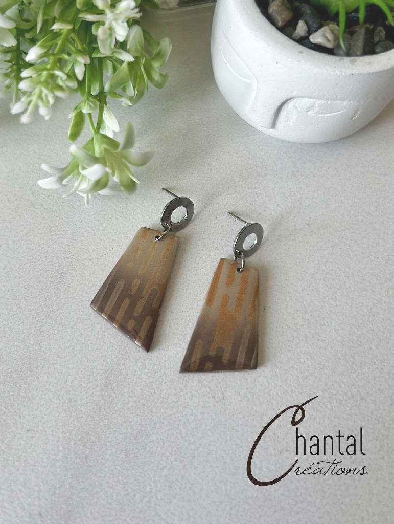 Boucles d'oreilles pendantes Nicole marron, argile polymère, acier inoxydable