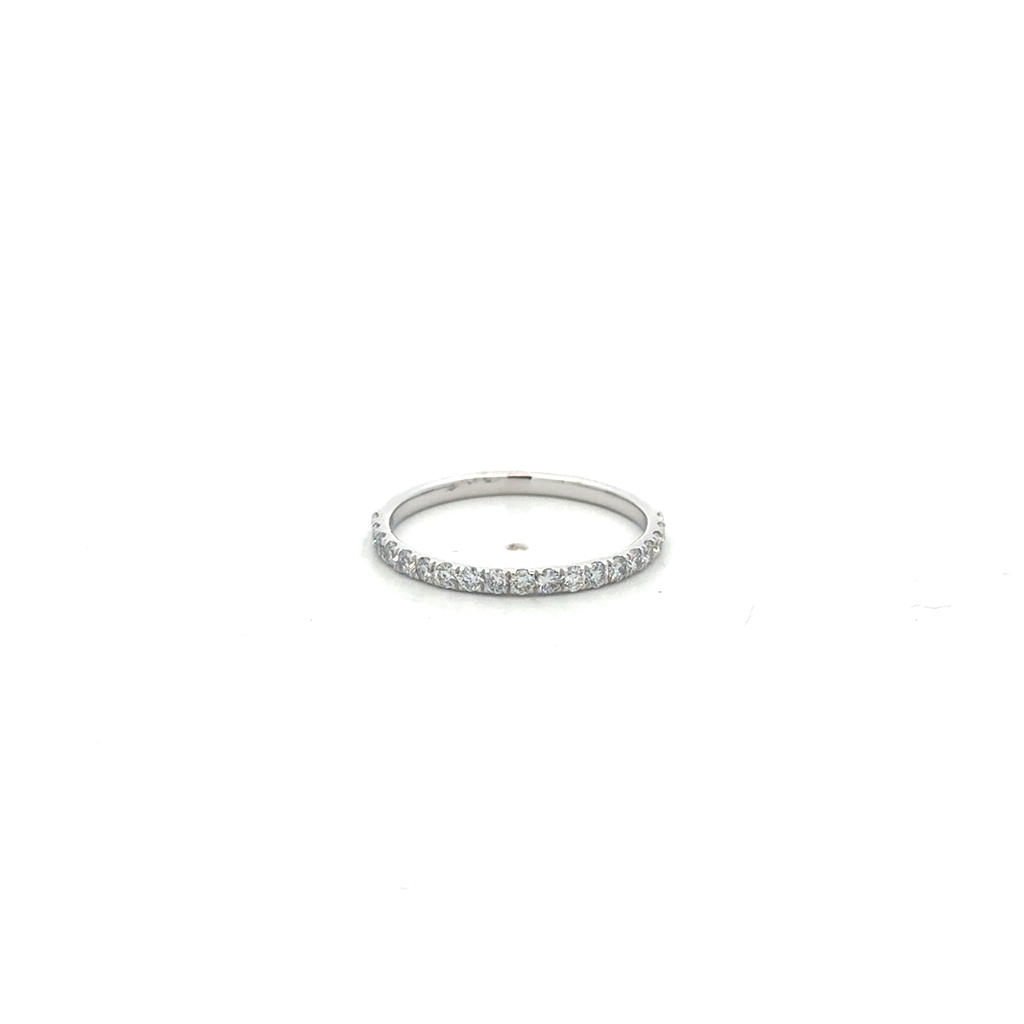 Jonc en or blanc 14 carats avec 35 points de diamants de laboratoire au total