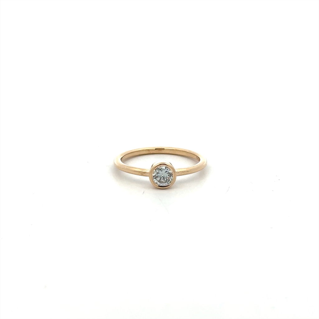 Bague solitaire, or jaune 10 carats, diamant de 37 points, VS1/GH
