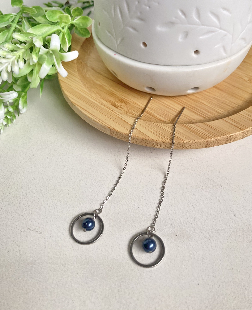 Boucles d'oreilles chaînettes Shany Saturne bleue, acier inoxydable, perles d'eau douce bleues - 24-BO-24 - Création Chantal