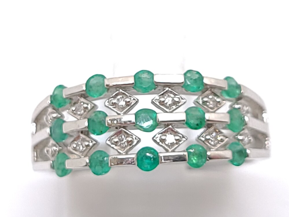 Bague or blanc emeraude et 5 pts dia Bague or blanc emeraude et 5 pts dia