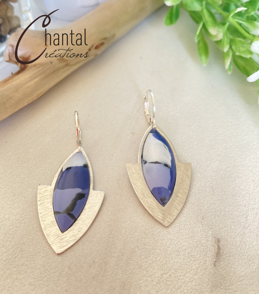 Boucles d'oreilles pendantes Basma bleue, argile polymère, acier inoxydable - 25-BO-12 - Création Chantal
