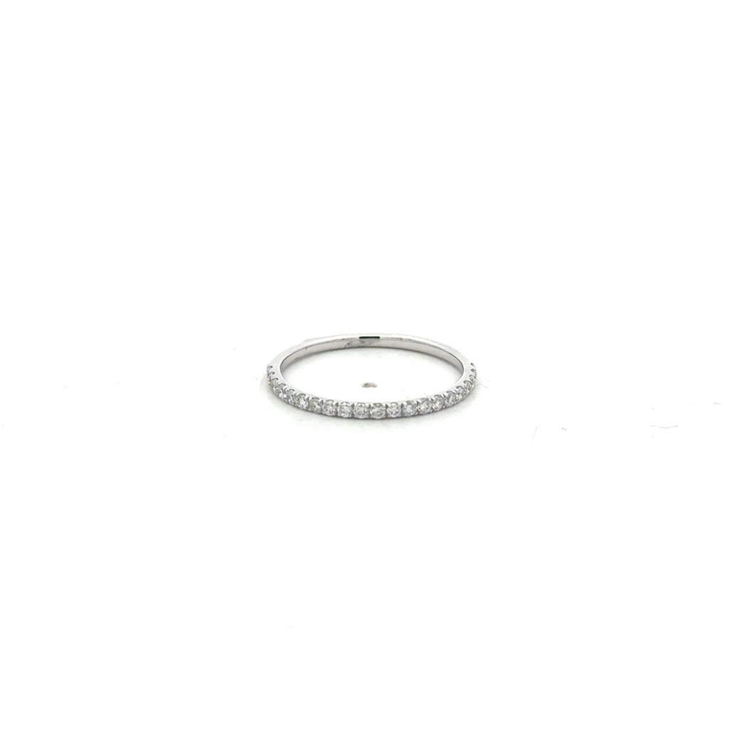 Jonc en or blanc 14 carats avec 25 points de diamants de laboratoire au total
