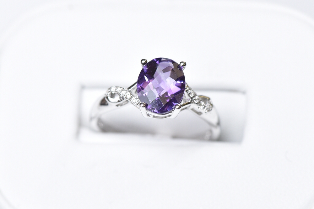 Bague or blanc amethyste 7 pts dia Bague or blanc amethyste 7 pts dia
