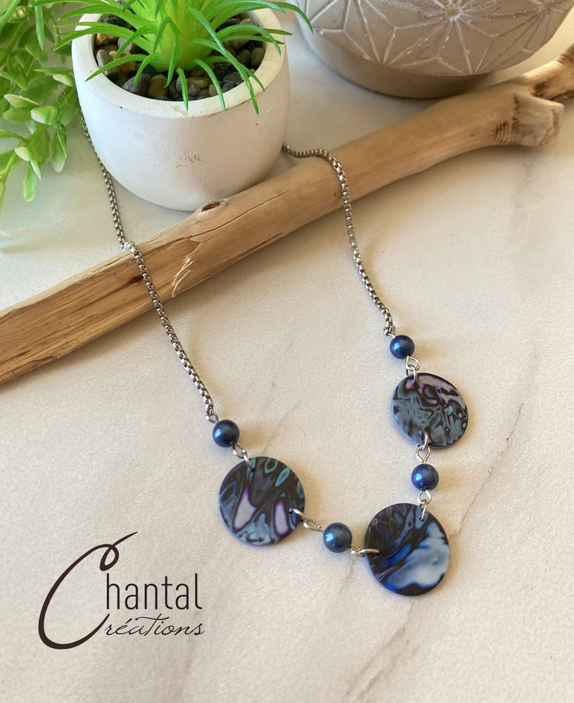 Collier Romy bleu, argile polymère, acier inoxydable, perles reconstituées teintées - 25-CO-8 - Création Chantal