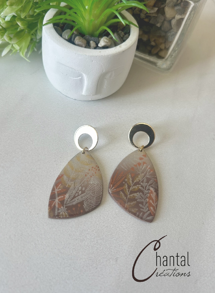 Boucles d'oreilles pendantes Valou marron, argile polymère, laiton plaqué or