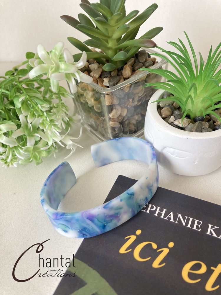 Bracelet rigide ouvert Manijka bleu, argile polymère - 25-BR-1 - Création Chantal