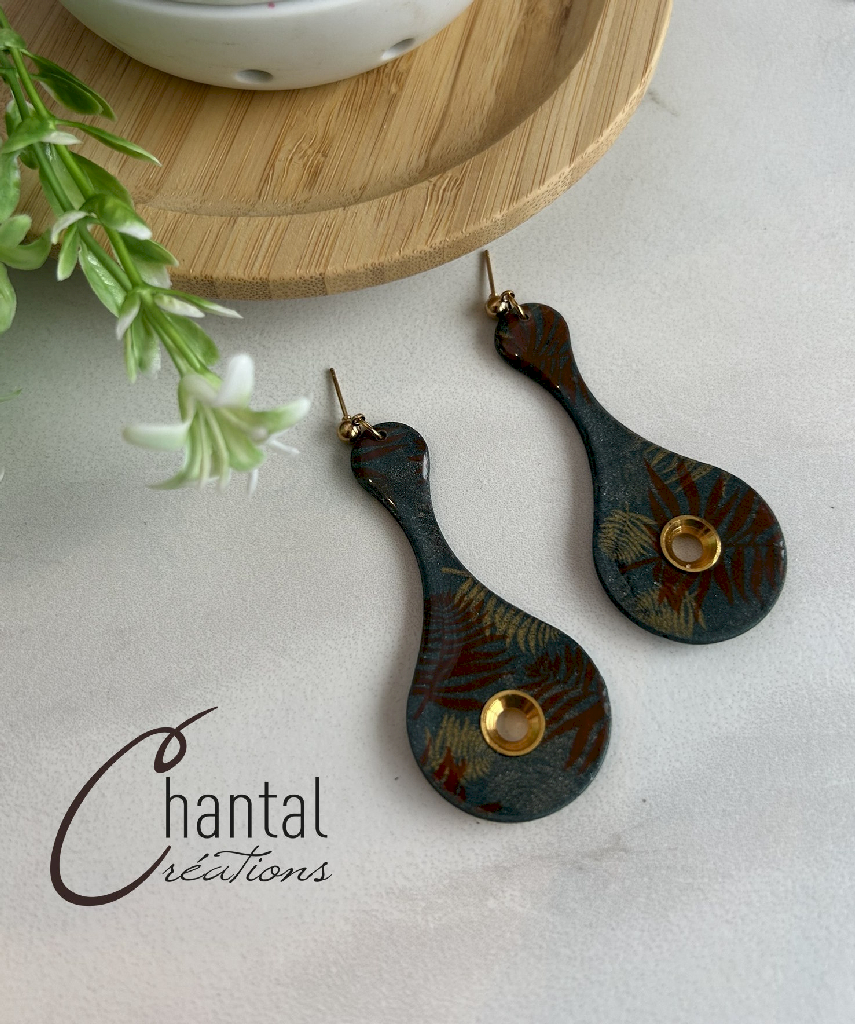 Boucles d'oreilles pendantes Silvia sapin, acier inoxydable doré, argile polymère - 25-BO-40 - Création Chantal