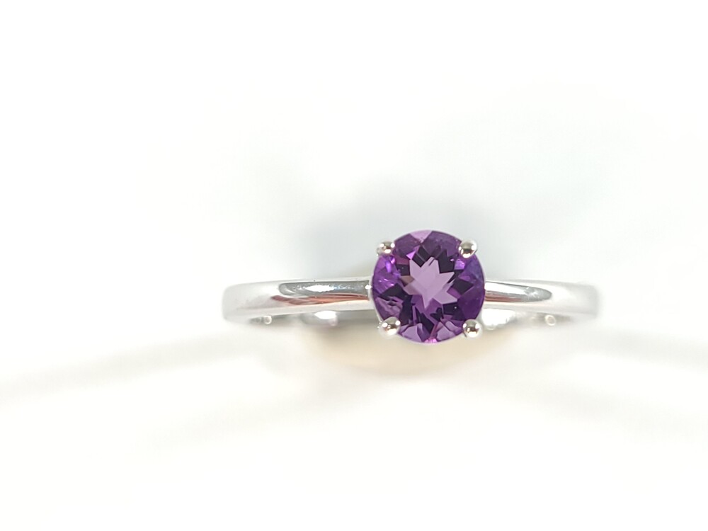 Bague or blanc avec améthyste Bague or blanc avec améthyste