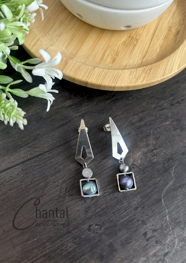 Boucles d'oreilles pendantes Caroline perles bleues, acier inoxydable, perles d'eau douce bleue - 25-BO-36 - Création Chantal