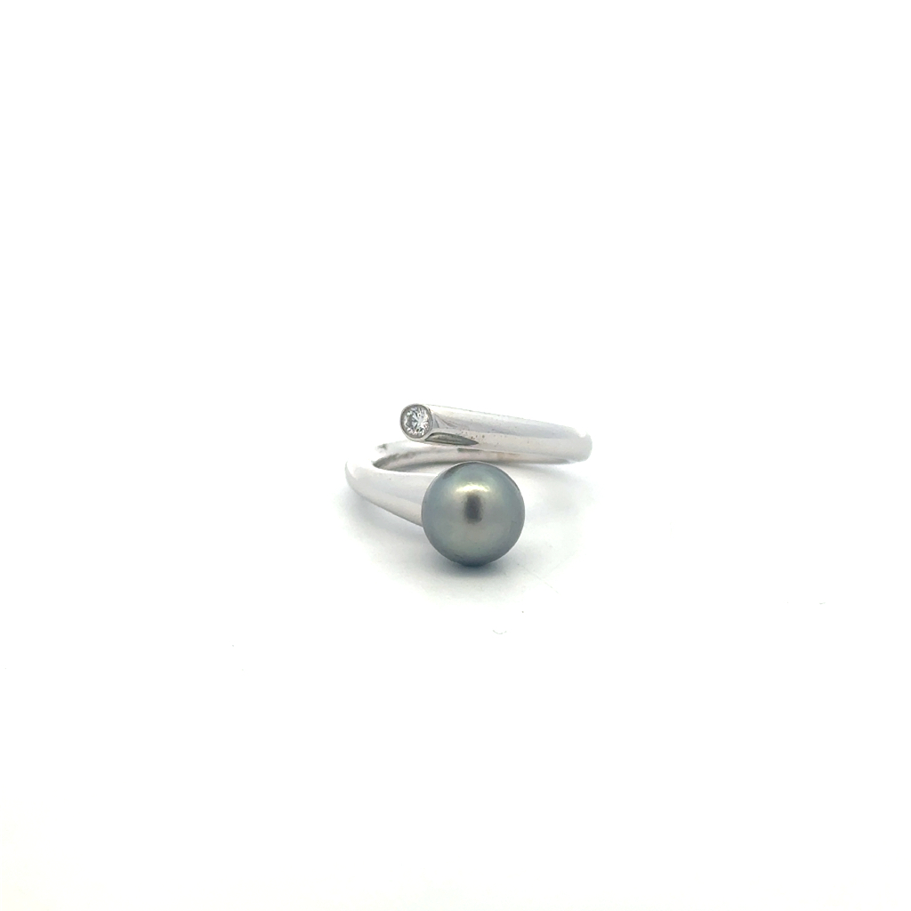 Bague or blanc, perle de Tahiti, diamant de 5 points
