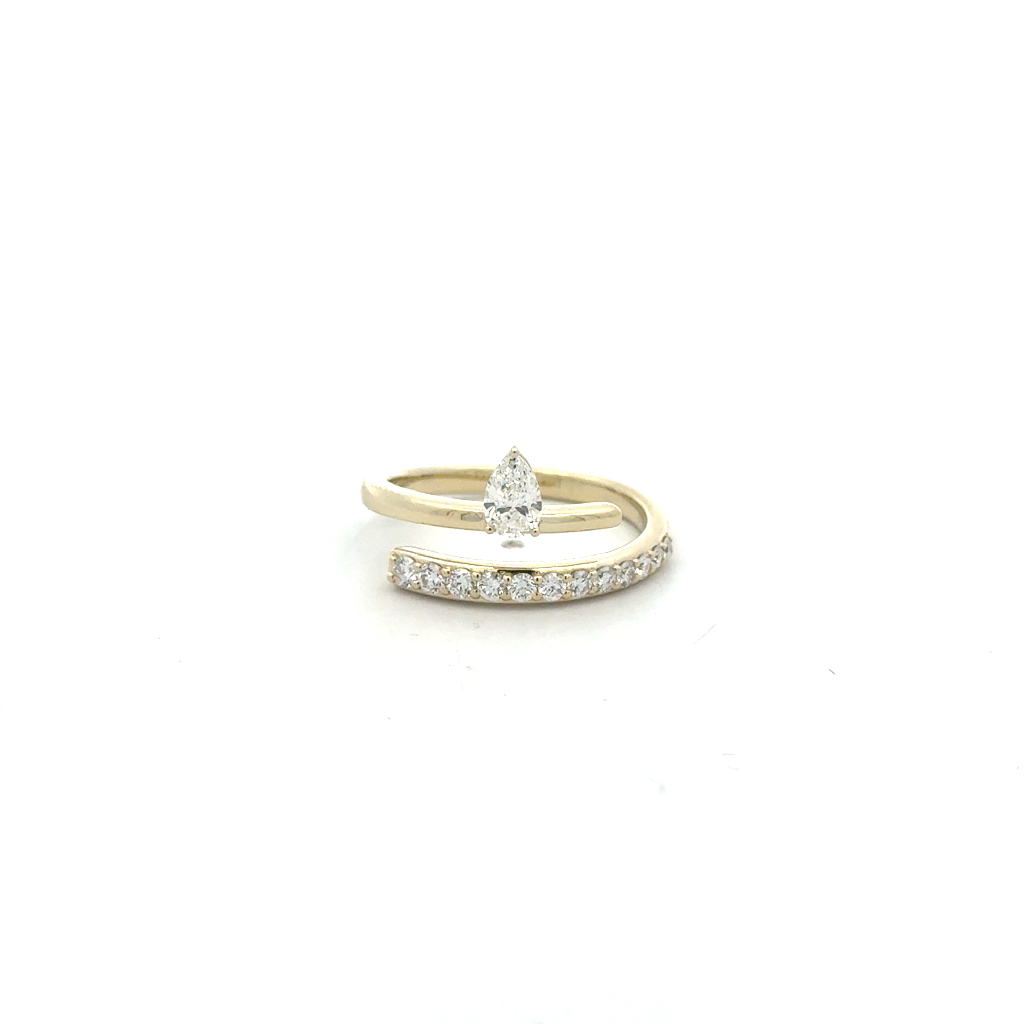 Bague ouverte, or jaune 14 carats, 56 points de diamant total