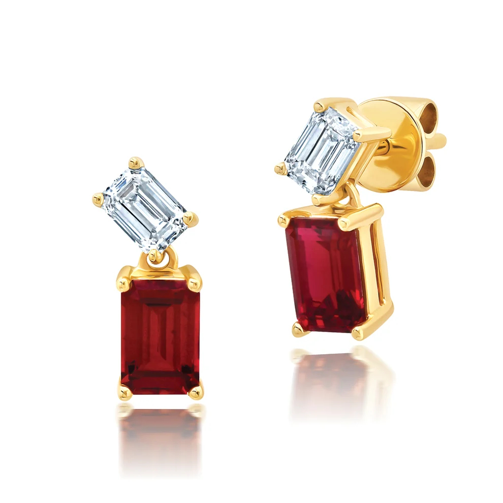 Boucles d'oreilles pendantes or jaune 14 carats, 152 points de rubis de laboratoire total, 52 points de diamant de laboratoire total Boucles d'oreilles pendantes or jaune 14 carats, 152 points de rubis de laboratoire total, 52 points de diamant de laboratoire total