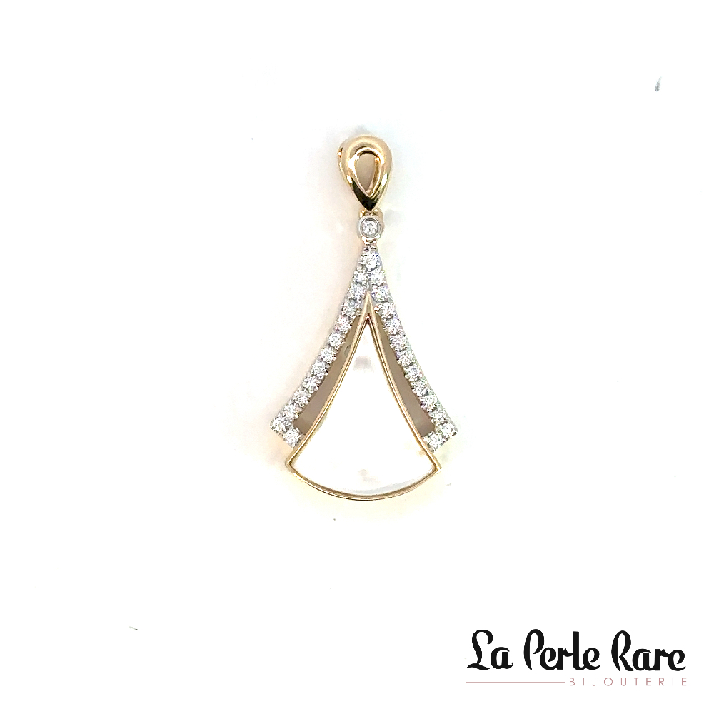 Pendentif or jaune 14 carats, nacre de perle, 15 points de diamants total