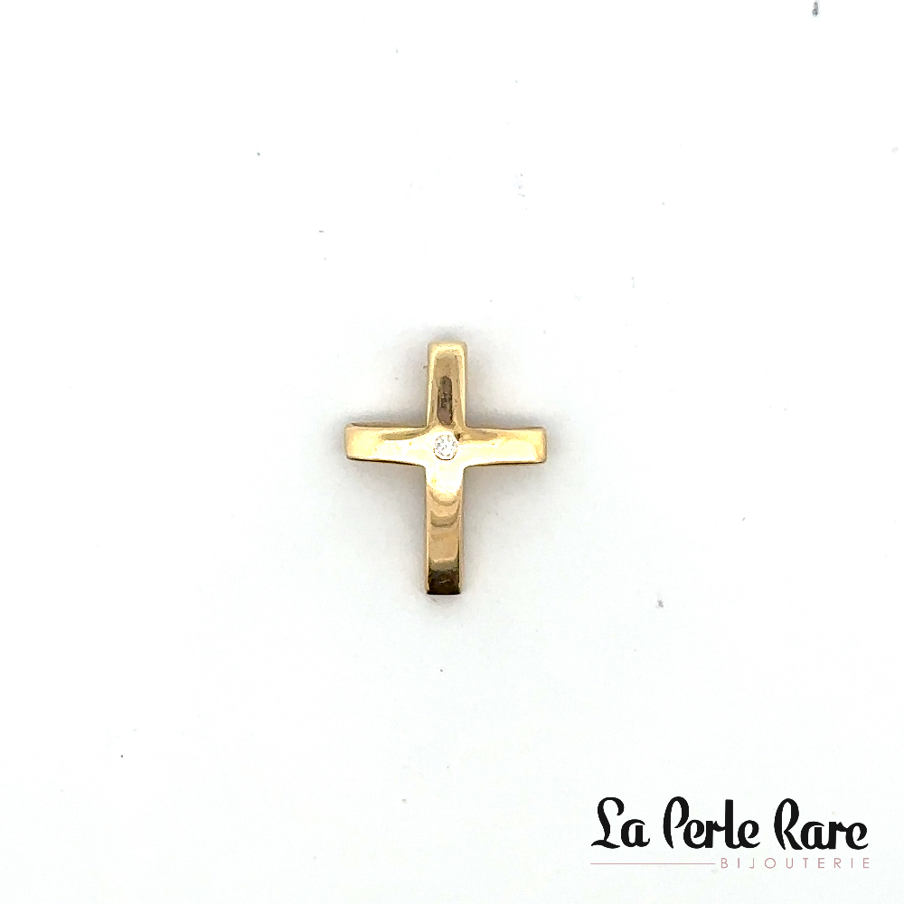 Pendentif croix, or jaune 10 carats, zircon incolore Pendentif croix, or jaune 10 carats, zircon incolore