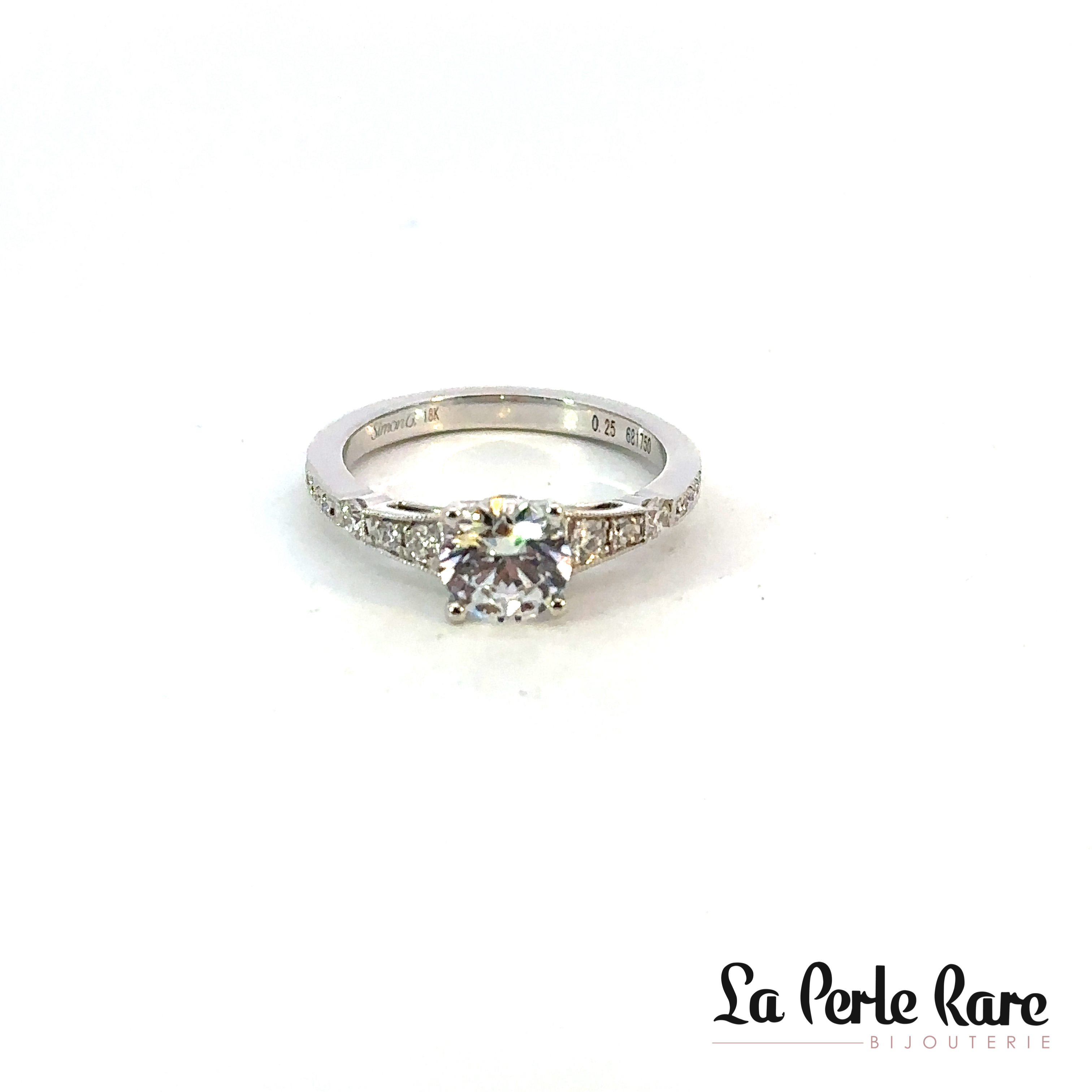 Bague en or blanc avec 25 points de diamants total, zircon central, certificat - TR800 - Simon G