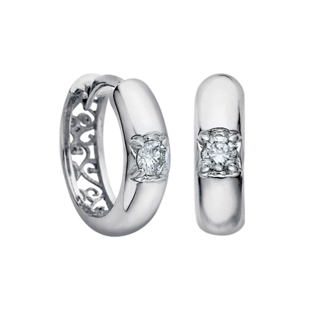 Boucles d’oreilles anneaux en or blanc 10K avec 33 points de diamants Boucles d’oreilles anneaux en or blanc 10K avec 33 points de diamants