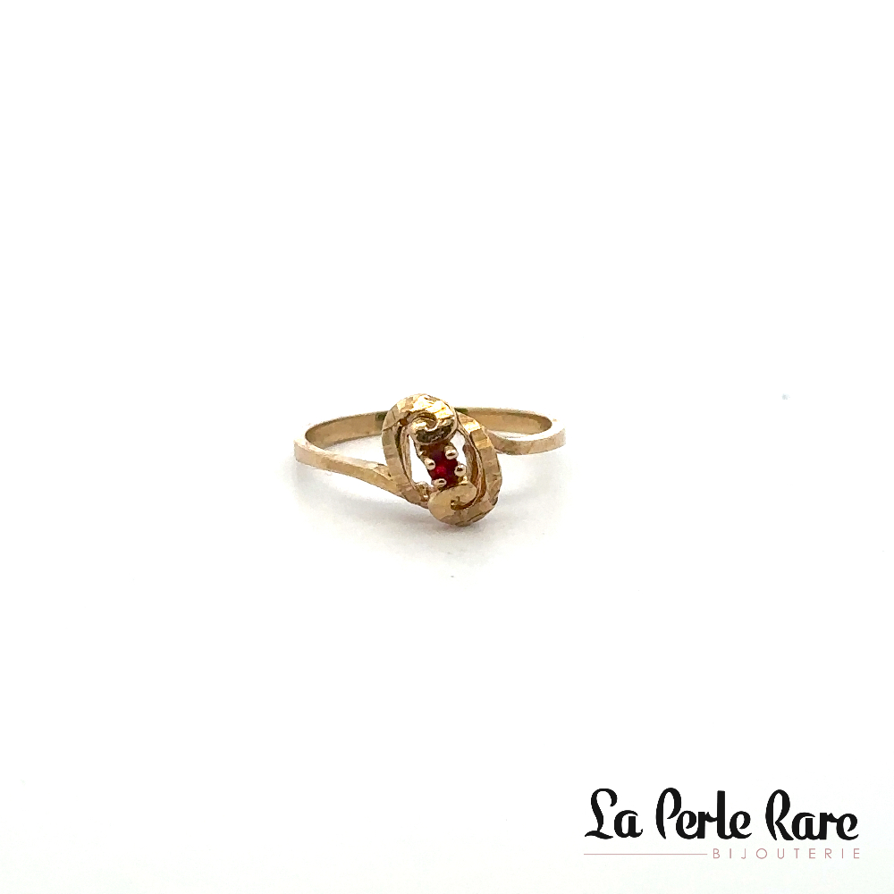 Bague or jaune 10 carats, zircon rouge - 2547 - Exclusivités