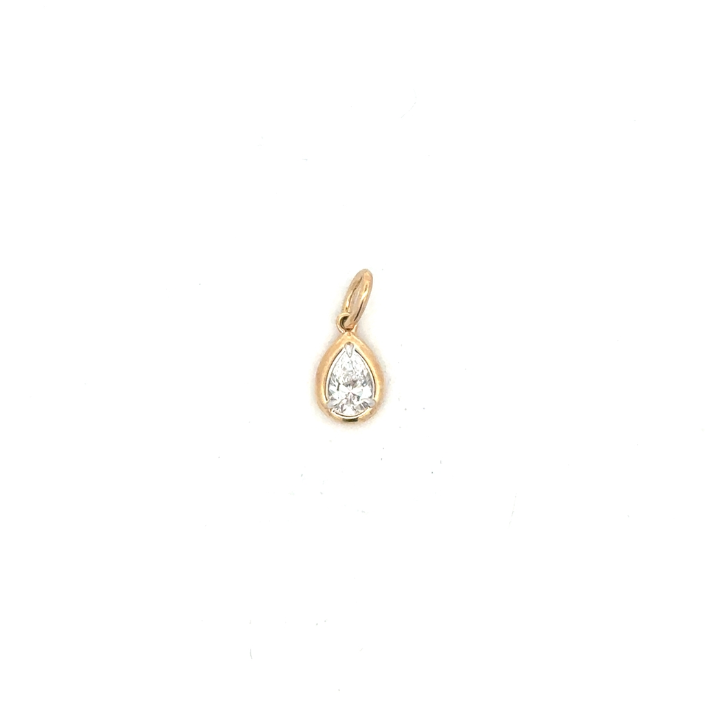 Pendentif en or jaune 10 carats avec 33 points de diamants de laboratoire au total