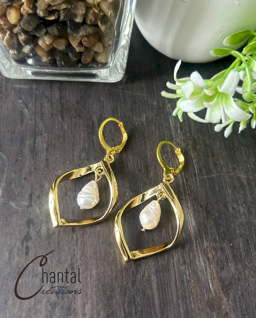 Boucles d'oreilles pendantes Twiggy dorés, laiton plaqué or 18 carats, perles d'eau douce blanches, acier inoxydable