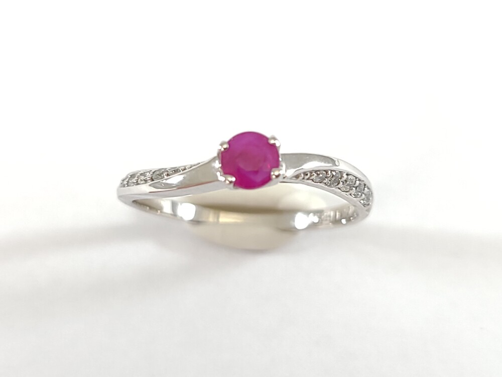 Bague or bl rubis et 9 pts dia tot Bague or bl rubis et 9 pts dia tot