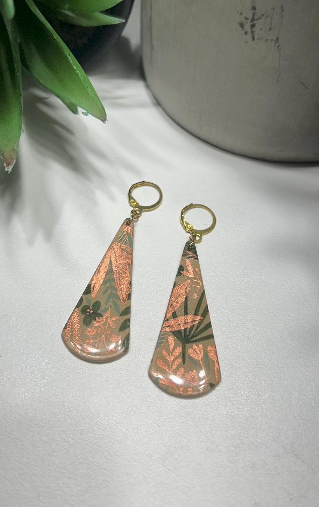 Boucles d'oreilles pendantes Yasmine fougère, argile polymère, acier inoxydable doré Boucles d'oreilles pendantes Yasmine fougère, argile polymère, acier inoxydable doré
