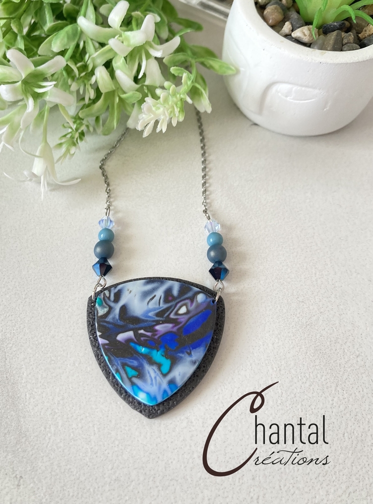 Collier Adèle bleu, argile polymère, acier inoxydable, perles de verre - 25-CO-7 - Création Chantal
