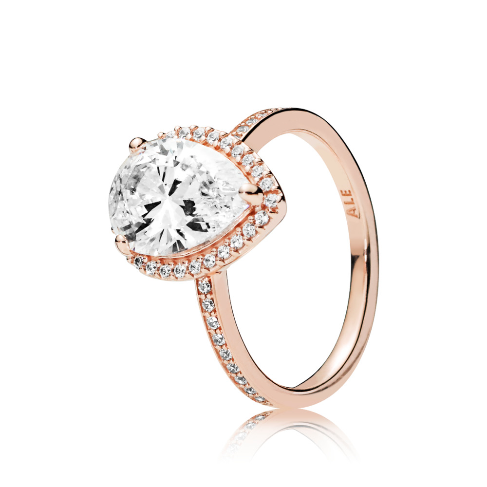 Bague halo gouttelette scintillante, métal rosé, zircons Bague halo gouttelette scintillante, métal rosé, zircons