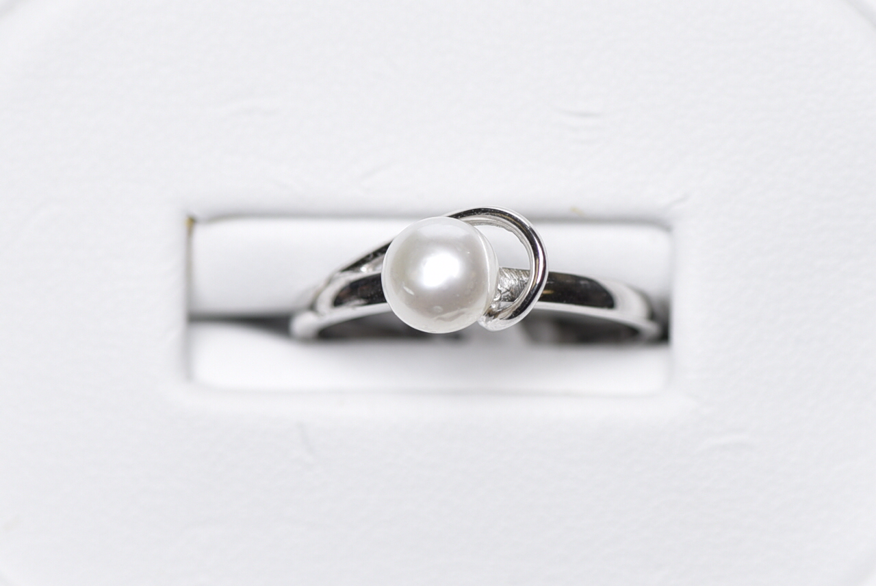 Bague or blanc perle culture 5.5 mm Bague or blanc perle culture 5.5 mm