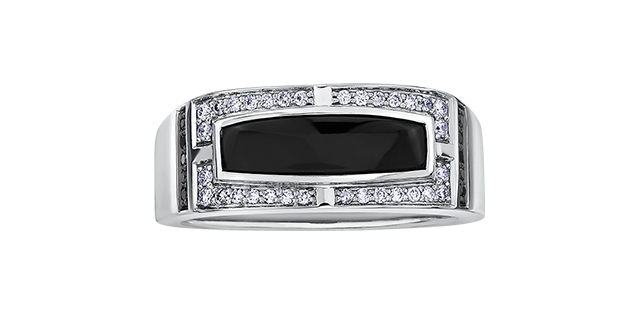 White gold ring with onyx and 25 diamond points