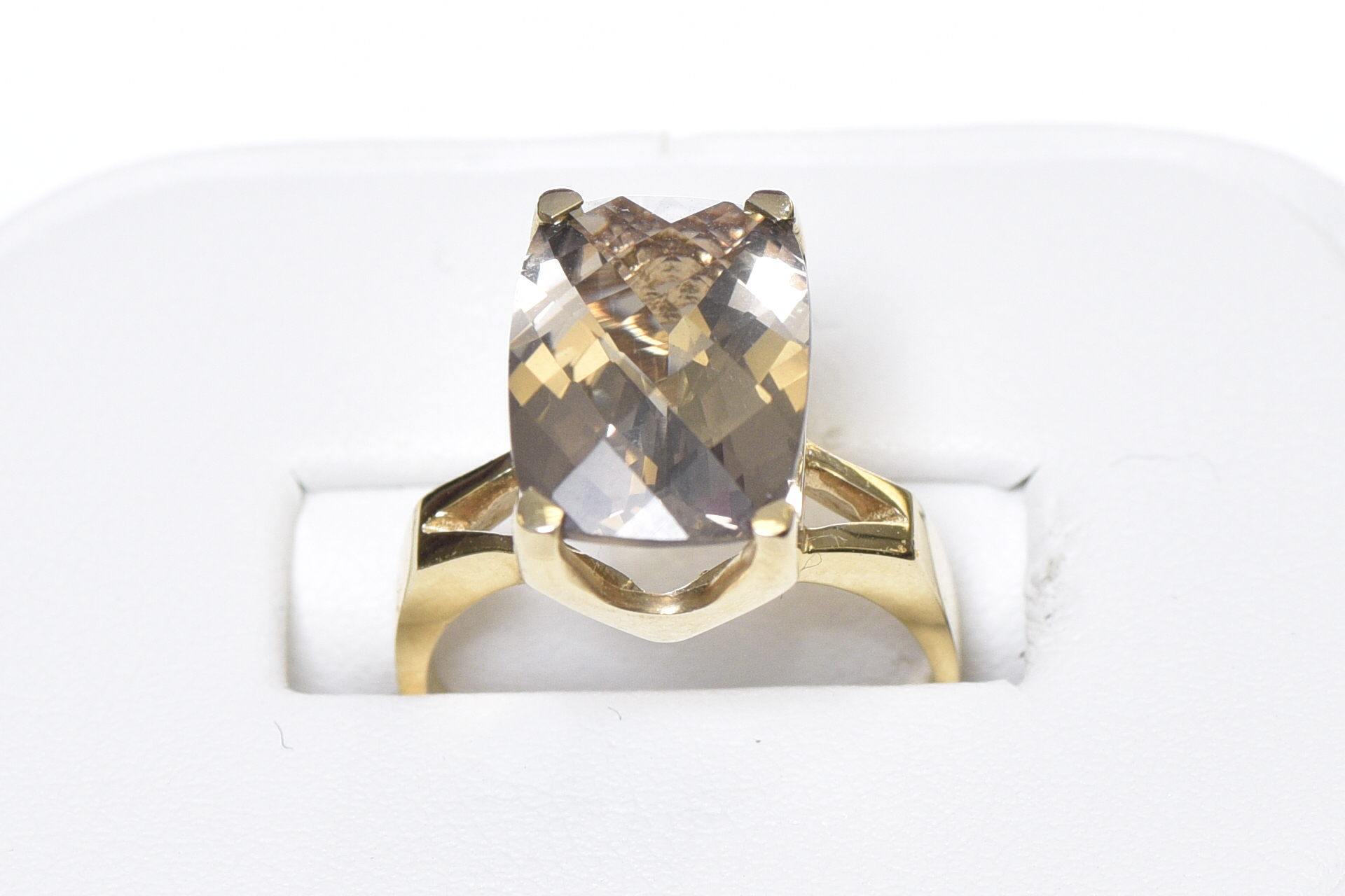 Bague or jaune avec quartz fumé Bague or jaune avec quartz fumé