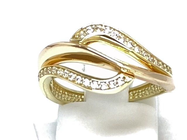 Bague en or jaune et rose avec zircons Bague en or jaune et rose avec zircons