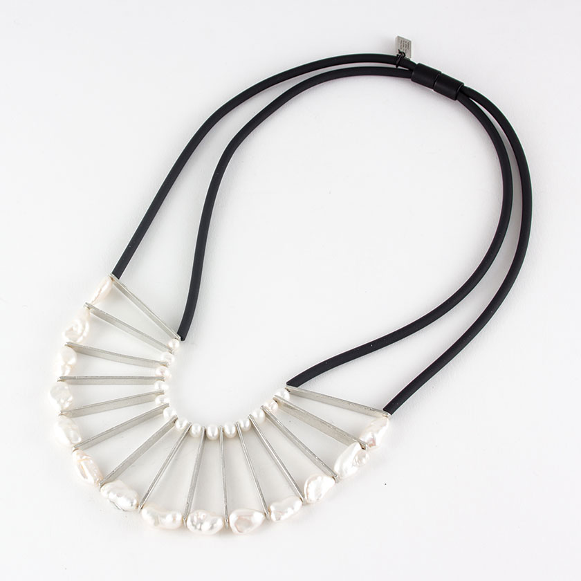 Collier pvc, étain, perles - TORI - Anne-marie Chagnon